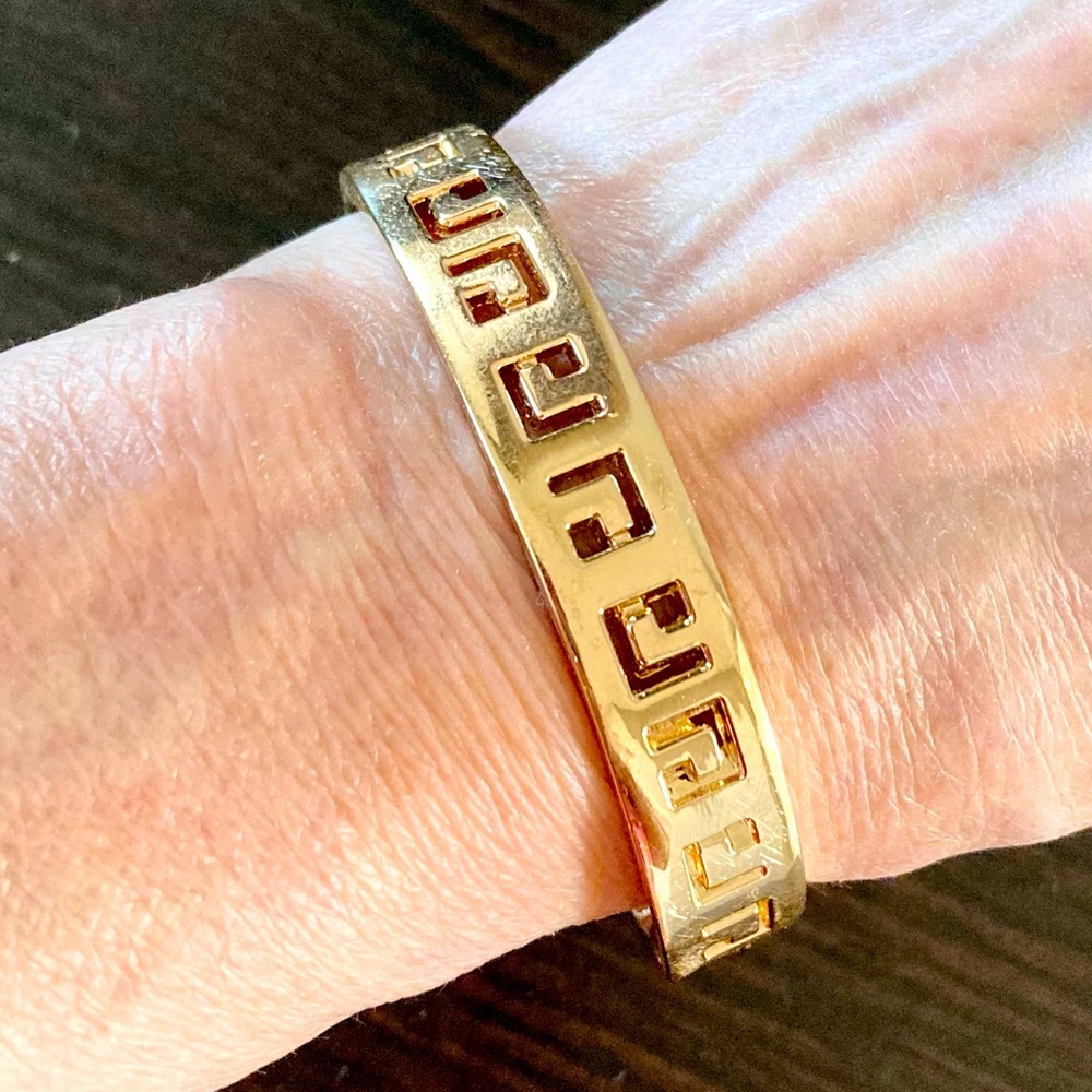 Bracelet. Gold Tone.